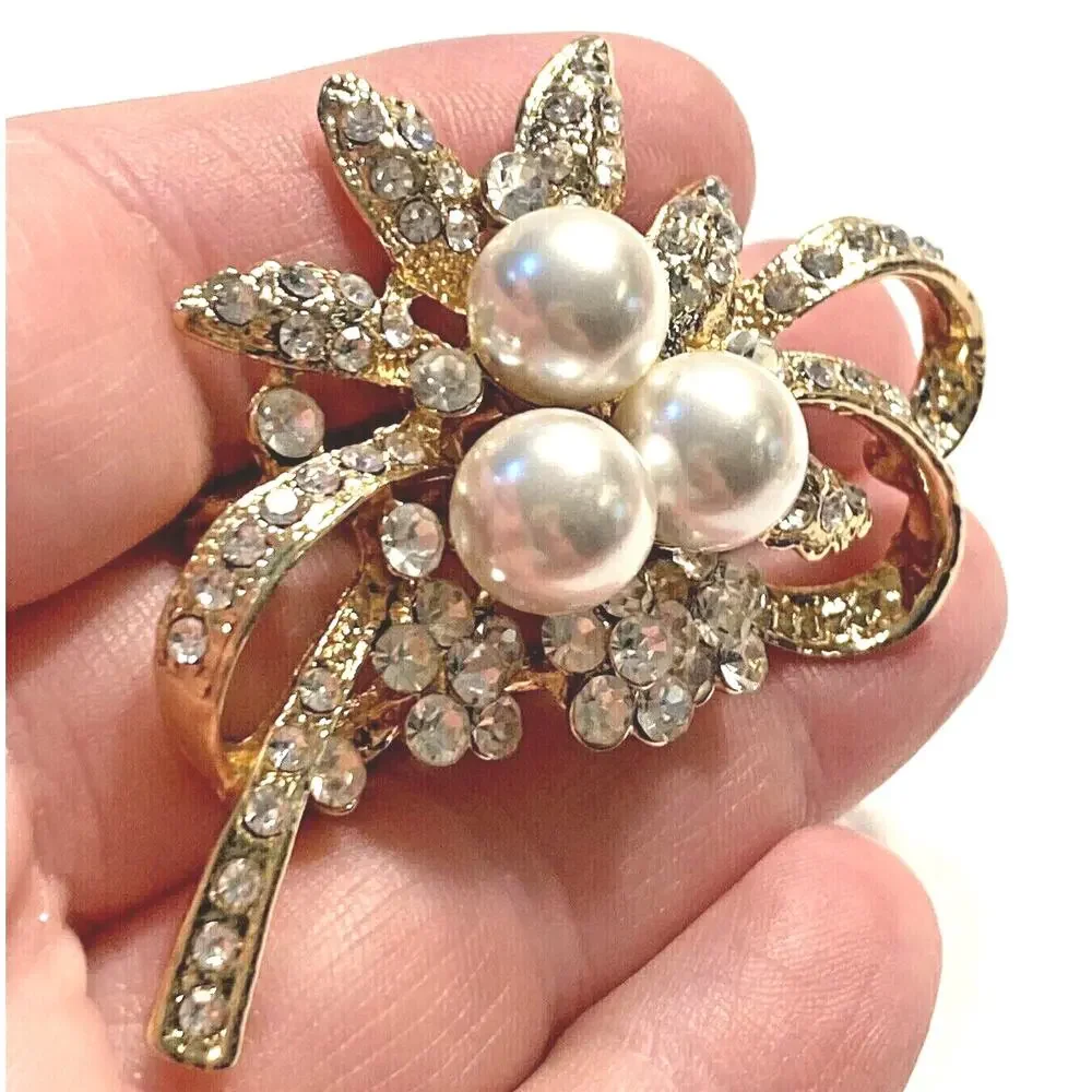 Vintage inspired goldtone brooch clear rhinestones faux pearl beads elegant pin